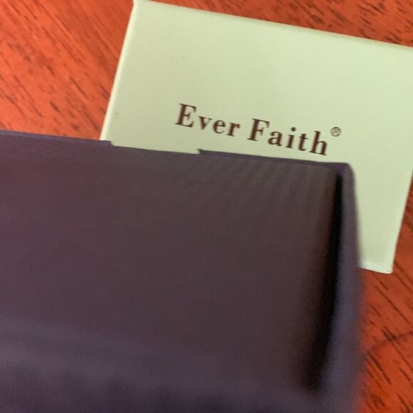 Women’s blue/black tone gemstones teardrop earrings. See all photos - Picture 8 of 8